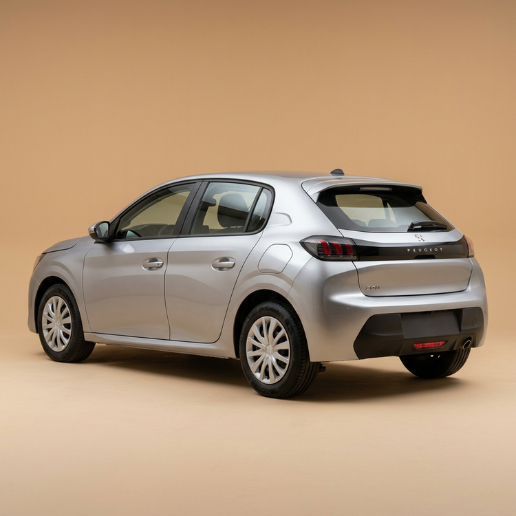Peugeot 208 argentée, vue arrière trois quarts