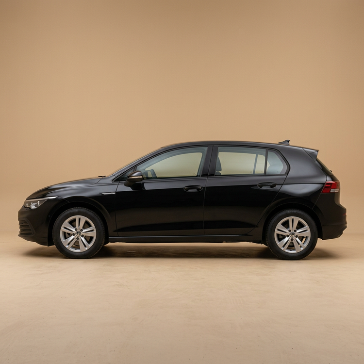 Volkswagen Golf 8 noire, vue de profil